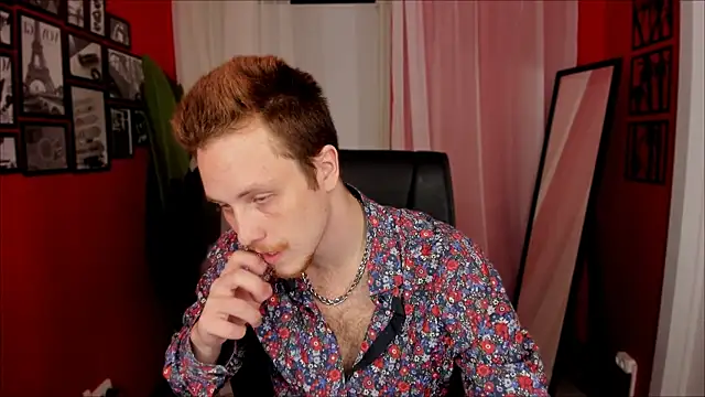 Snapshot of LeoMooree chatting on November 3, 2025, 4:10 pm LeoMooree online show from November 3, 2025, 4:10 pm