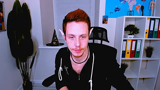 Snapshot of LeoMooree chatting on October 30, 2025, 4:48 pm LeoMooree online show from October 30, 2025, 4:48 pm