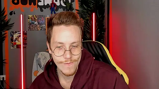 Snapshot of LeoMooree chatting on November 4, 2025, 3:49 pm LeoMooree online show from November 4, 2025, 3:49 pm