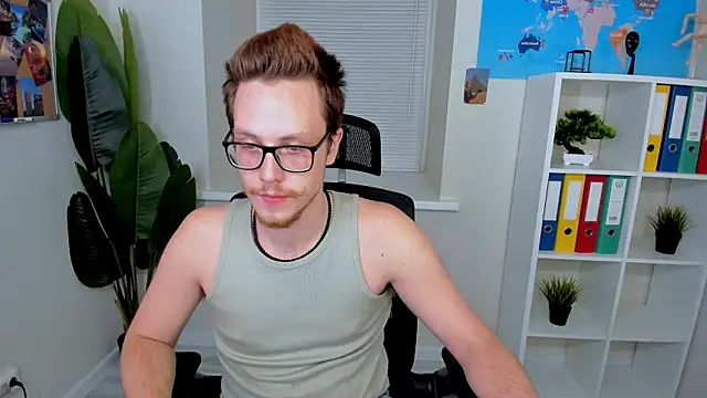 Snapshot of LeoMooree chatting on November 15, 2025, 4:38 am LeoMooree online show from November 15, 2025, 4:38 am