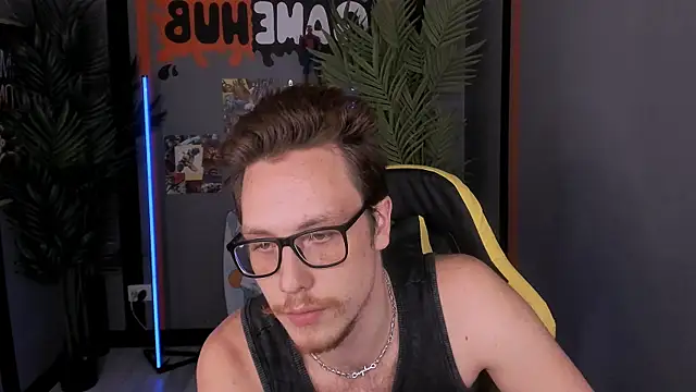 Snapshot of LeoMooree chatting on November 30, 2025, 1:28 am LeoMooree online show from November 30, 2025, 1:28 am