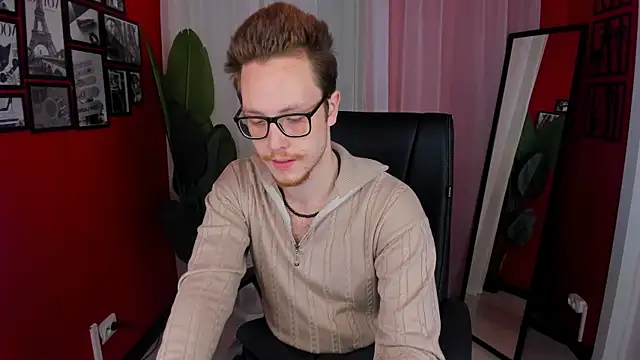 Snapshot of LeoMooree chatting on November 10, 2025, 9:20 pm LeoMooree online show from November 10, 2025, 9:20 pm