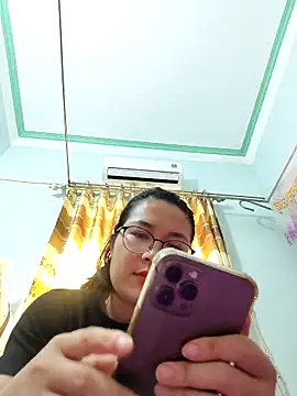 Snapshot of Linda-pusy chatting on November 6, 2025, 3:21 am Linda-pusy online show from November 6, 2025, 3:21 am