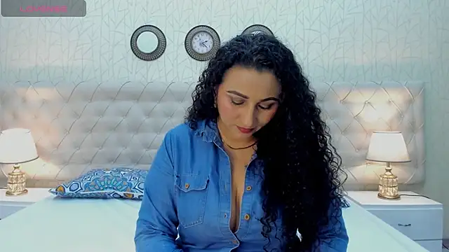 VaniaRose online show from October 30, 2025, 1:09 pm