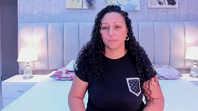 VaniaRose online show from December 1, 2025, 1:45 pm