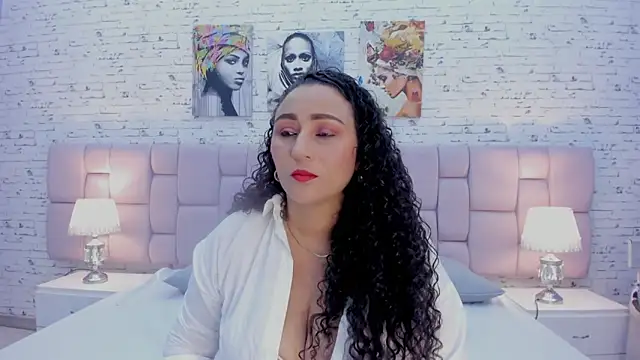 VaniaRose online show from October 8, 2025, 1:12 pm