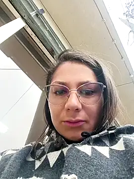 Mia-love-03 online show from September 30, 2025, 12:22 pm