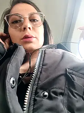 Mia-love-03 online show from September 29, 2025, 1:50 pm