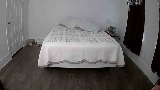 Snapshot of Buggy1965 chatting on December 18, 2025, 3:05 pm Buggy1965 online show from December 18, 2025, 3:05 pm