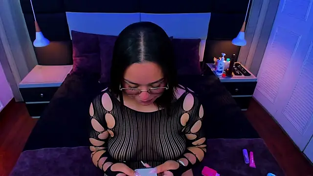 annytovar online show from October 8, 2025, 9:04 pm