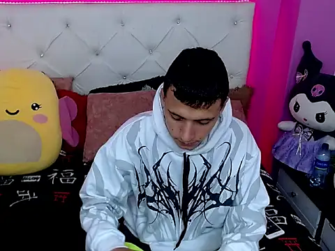xx-kike-xx online show from October 1, 2025, 1:26 pm