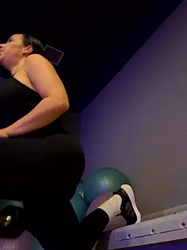 Snapshot of Anavalle chatting on February 13, 2026, 5:35 pm Anavalle online show from February 13, 2026, 5:35 pm