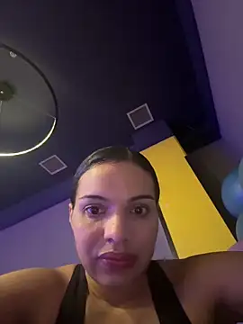 Snapshot of Anavalle chatting on February 2, 2026, 7:24 pm Anavalle online show from February 2, 2026, 7:24 pm