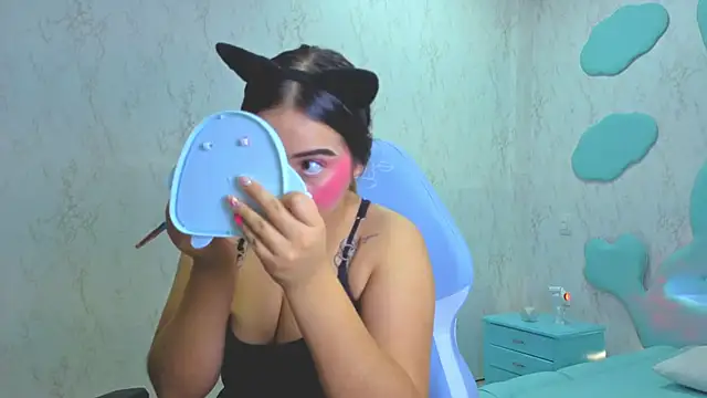 Mia Cuttee online show from November 25, 2025, 3:18 am