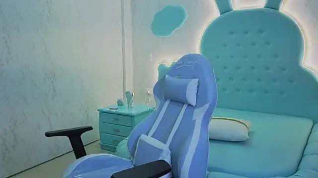 Mia Cuttee online show from October 30, 2025, 3:27 am