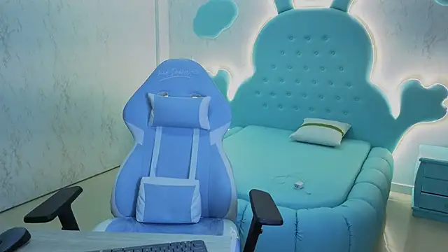 Mia Cuttee online show from October 25, 2025, 3:17 am