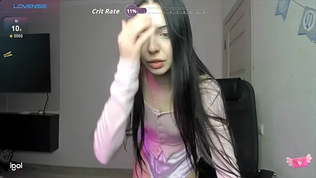 crystallldoll online show from October 7, 2025, 7:15 pm