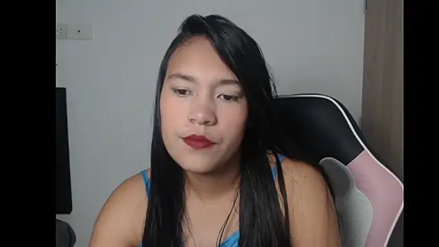 IsabellaSmith11 online show from October 6, 2025, 5:13 pm