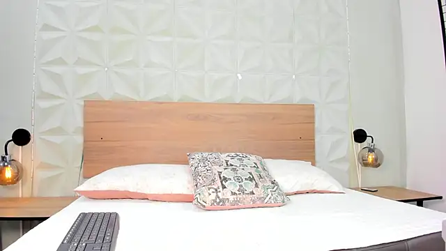 ValeryTrans  online show from November 12, 2025, 1:26 pm