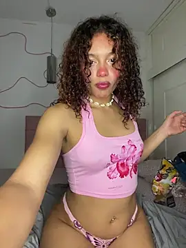 PrettyLia online show from November 24, 2025, 8:53 pm