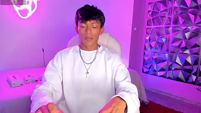 Santti  online show from November 18, 2025, 9:51 pm