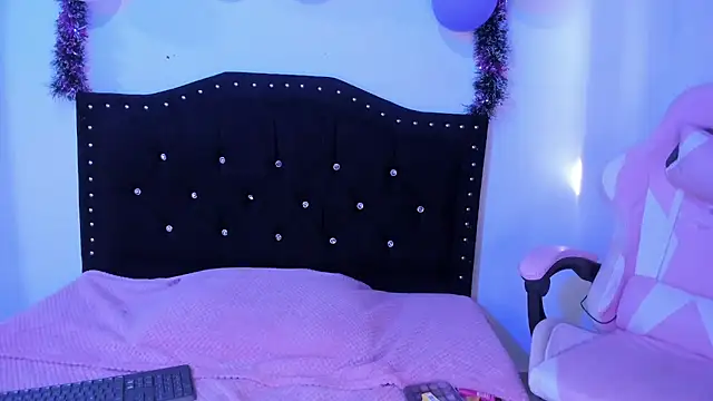 Snapshot of kitty__chs chatting on February 10, 2026, 1:43 pm kitty chs online show from February 10, 2026, 1:43 pm