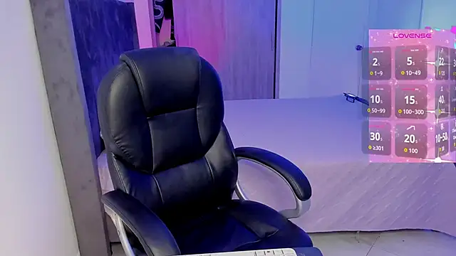 amberhoney02 online show from October 10, 2025, 9:48 pm