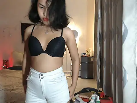 EllieYoon online show from April 2, 2026, 12:12 pm