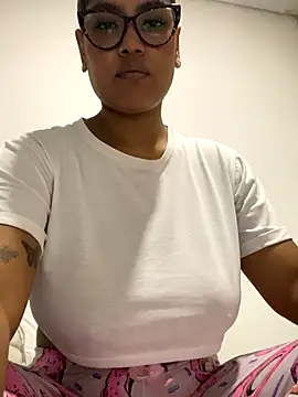 miiabrown18 online show from October 15, 2025, 1:48 am