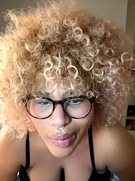niki wild18 online show from October 5, 2025, 4:36 am