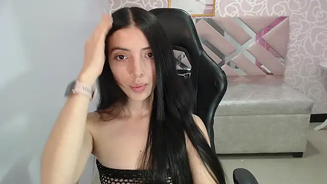 cynthia ch online show from November 13, 2025, 3:32 am