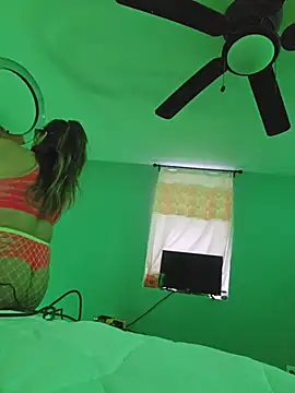 Snapshot of xofrankiefinexo chatting on February 11, 2026, 1:44 pm xofrankiefinexo online show from February 11, 2026, 1:44 pm