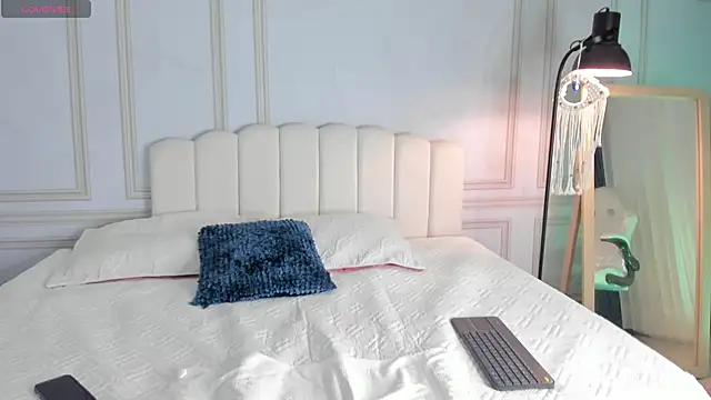 Milly Doll   online show from September 25, 2025, 11:27 am