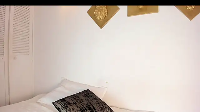 CharlottePetitte online show from November 25, 2025, 9:15 pm