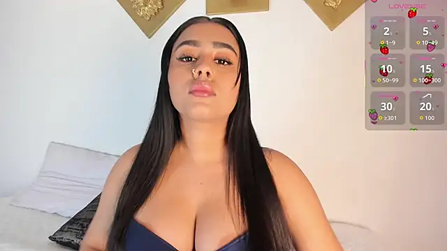 CharlottePetitte online show from November 18, 2025, 8:23 pm