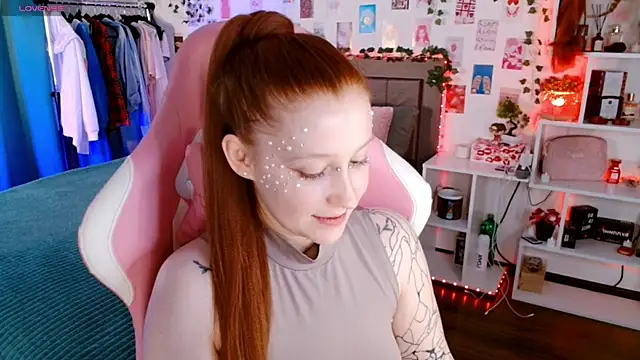 Ayla Hicks online show from November 24, 2025, 7:14 pm