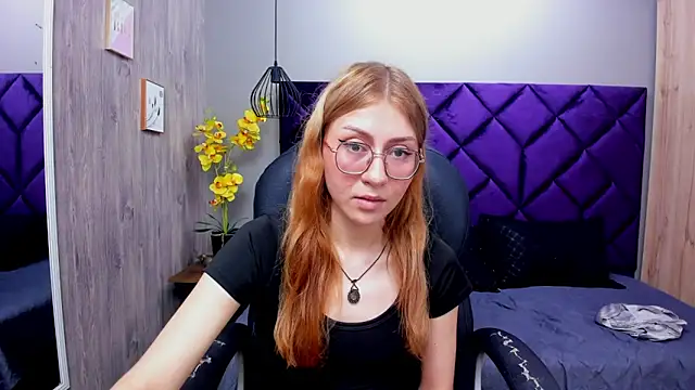 Snapshot of ChloeCampbell03 chatting on September 29, 2025, 5:40 pm ChloeCampbell03 online show from September 29, 2025, 5:40 pm