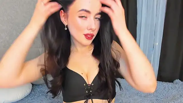 Milla Moore online show from October 19, 2025, 5:59 pm