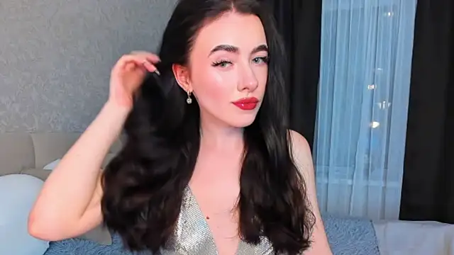 Milla Moore online show from October 7, 2025, 3:35 pm