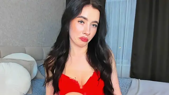 Milla Moore online show from November 5, 2025, 4:10 pm