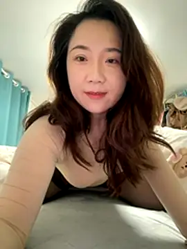 Momo-9988 online show from December 5, 2025, 5:00 pm