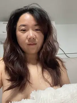 Momo-9988 online show from November 4, 2025, 3:38 pm