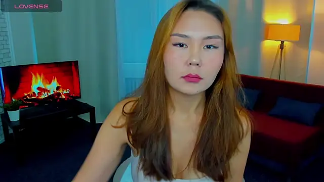 NelliBloomm online show from October 2, 2025, 1:47 pm