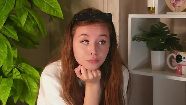 EloiseFarler online show from September 26, 2025, 10:11 am