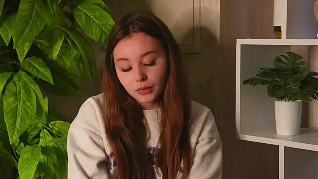 EloiseFarler online show from September 27, 2025, 4:29 am