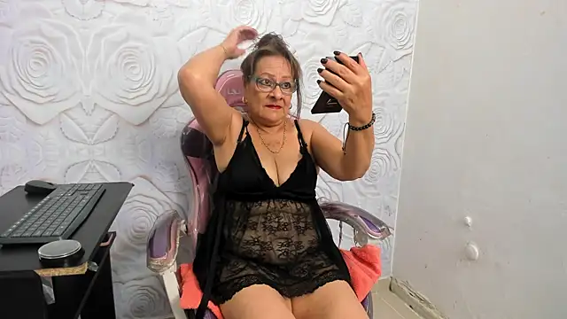HotNana4U online show from September 30, 2025, 11:16 am