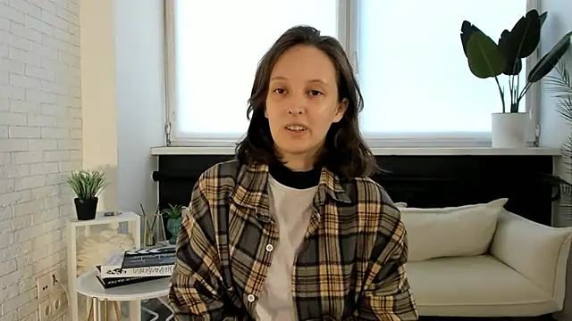 EmilieHjelm online show from September 28, 2025, 5:14 am