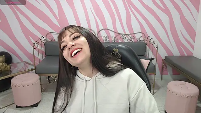 saabrina  online show from November 6, 2025, 1:04 pm