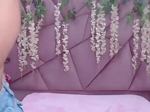 LILI CANDIES online show from September 25, 2025, 12:00 pm