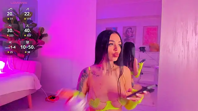 TiaBelle online show from November 9, 2025, 6:23 pm